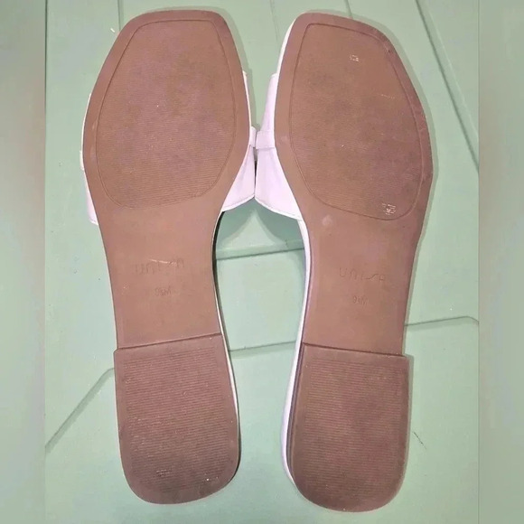 NWOB Unisa Unsully Chain Flat Sandal Slide White Women's 9.5 - Picture 7 of 9